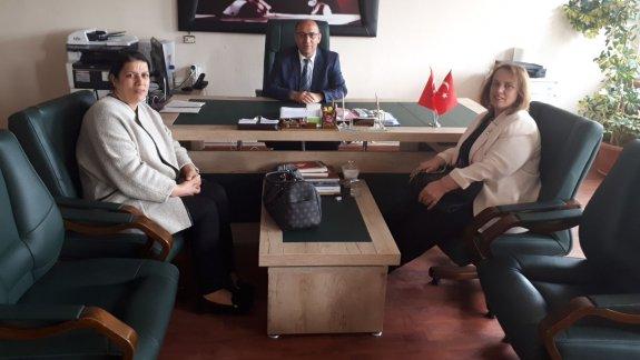 Kilis AK Parti Kadın Kolları Başkanı Sn. Gönül ÖZTİN ve Teşkilat Başkanı Yüksel ANTEPLİOĞLU,  Millî Eğitim Müdürü Ali ERTÜRK´ ü makamında ziyaret ettiler.