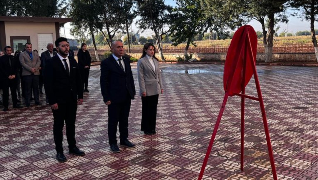 24 Kasım Öğretmenler Günü münasebetiyle İlçe Milli Eğitim Müdürümüz Ali ERTÜRK tarafından Atatürk Anıtına çelenk sunumu yapıldı.