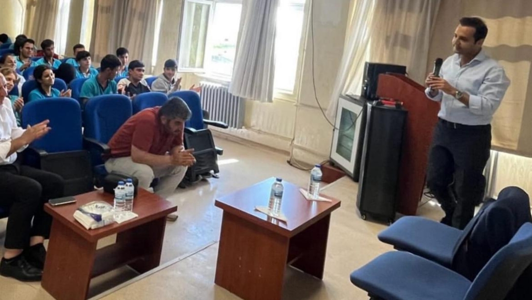 Elbeyli'de Kariyer Günleri Devam Ediyor.